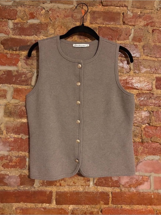 Abercrombie & Fitch Tops - Abercrombie & Fitch Mara Sleeveless Knit Vest